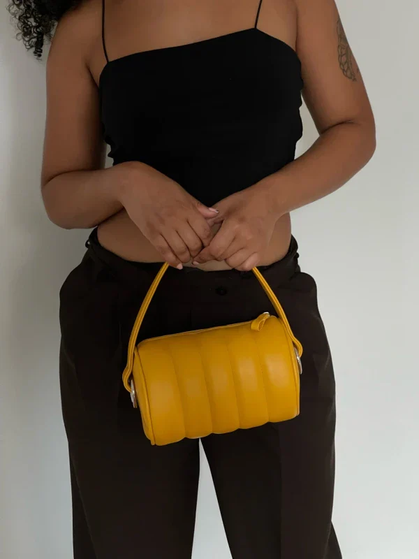 Sac Duffle Mini Matelassé en cuir vegan Jaune moutarde - Image 4