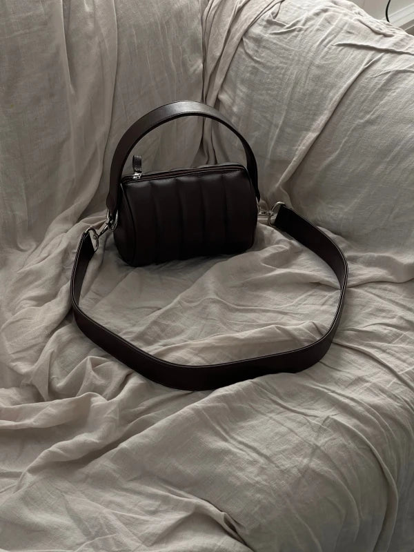 Sac Duffle Mini Matelassé en cuir vegan Marron - Image 6