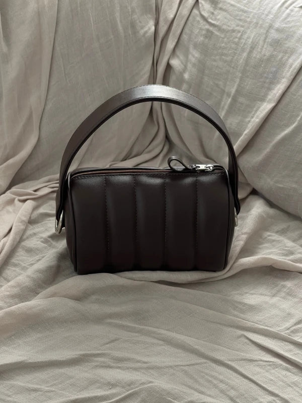 Sac Duffle Mini Matelassé en cuir vegan Marron - Image 7