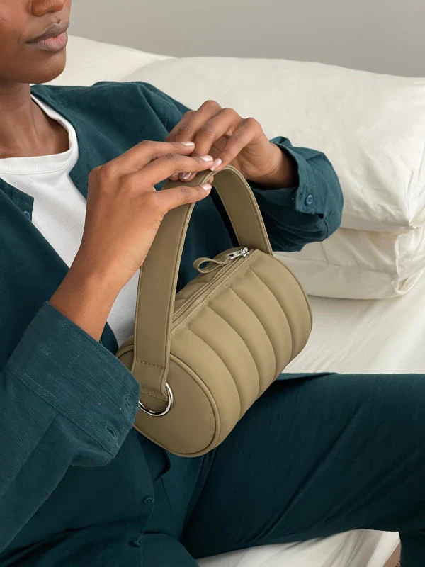 Sac Duffle Mini Matelassé en cuir vegan Toffee - Image 2