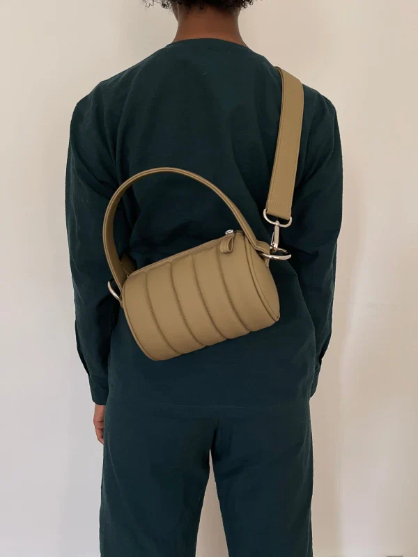 Sac Duffle Mini Matelassé en cuir vegan Toffee - Image 4