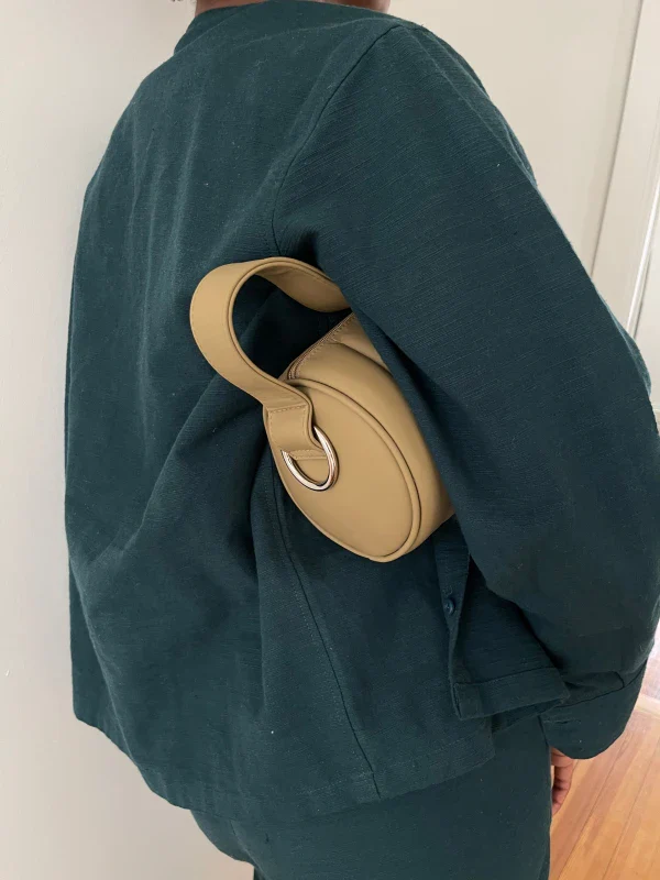 Sac Duffle Mini Matelassé en cuir vegan Toffee - Image 5