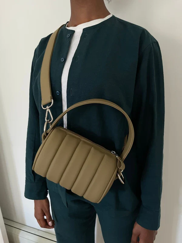 Sac Duffle Mini Matelassé en cuir vegan Toffee - Image 6