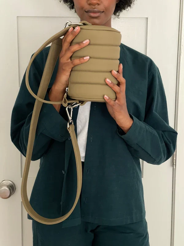 Sac Duffle Mini Matelassé en cuir vegan Toffee - Image 8