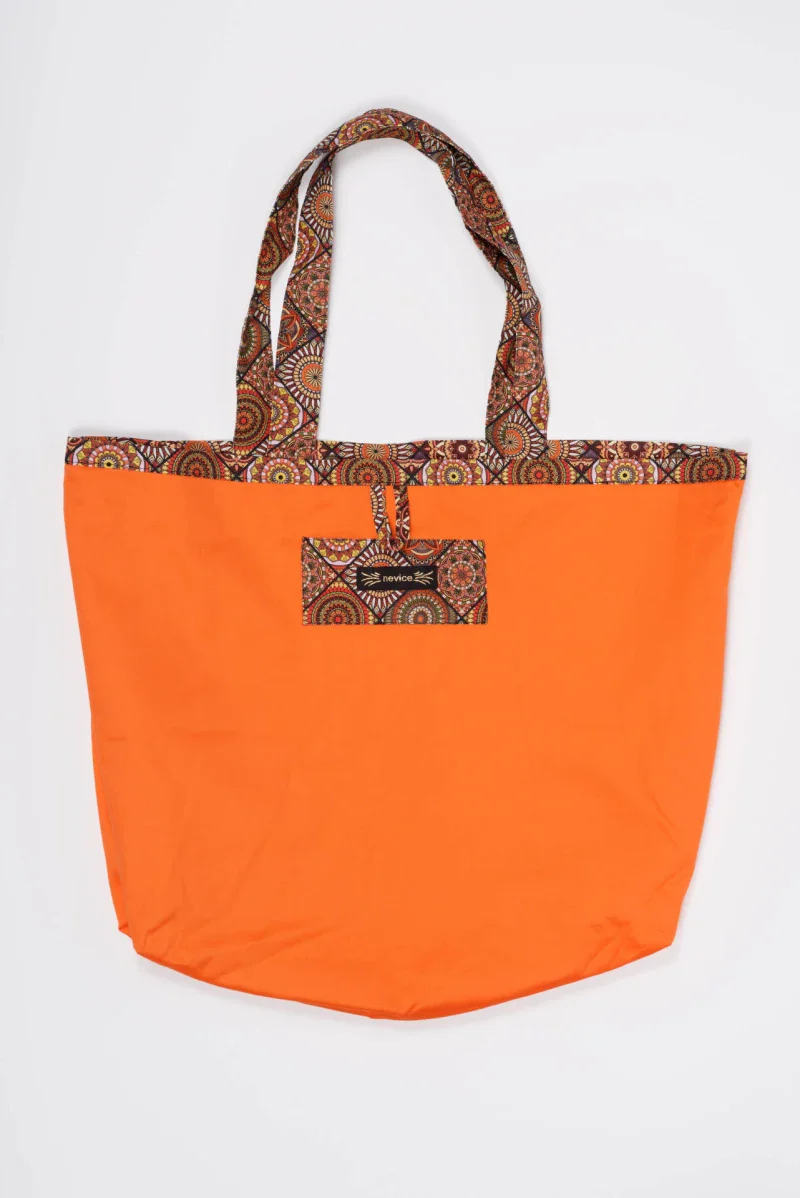 Sac réversible imprimé marron et orange en coton bio - Image 4