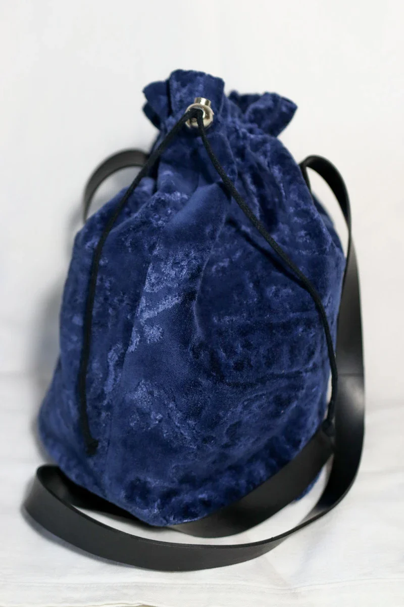 Sac seau en velours bleu - Shade