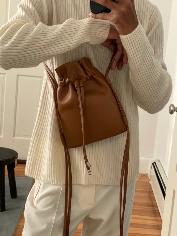 Sac Sling Pouch en cuir vegan Camel - Image 10