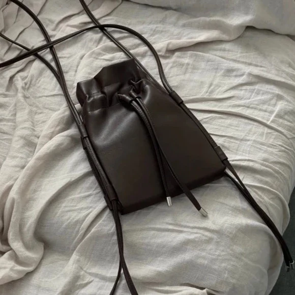 Sac Sling Pouch en cuir vegan Marron - Image 2