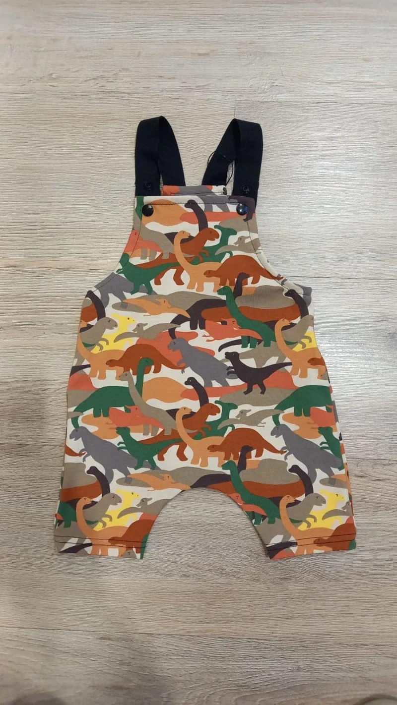 Salopette courte en coton bio avec imprimé dinosaures pour bébé - Image 3