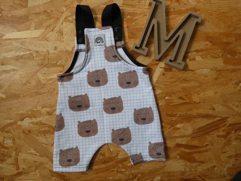 Salopette courte en coton bio avec imprimé ours et carreaux - Image 3
