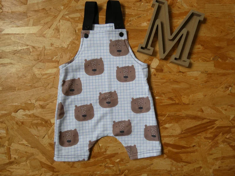 Salopette courte en coton bio avec imprimé ours et carreaux - Image 4
