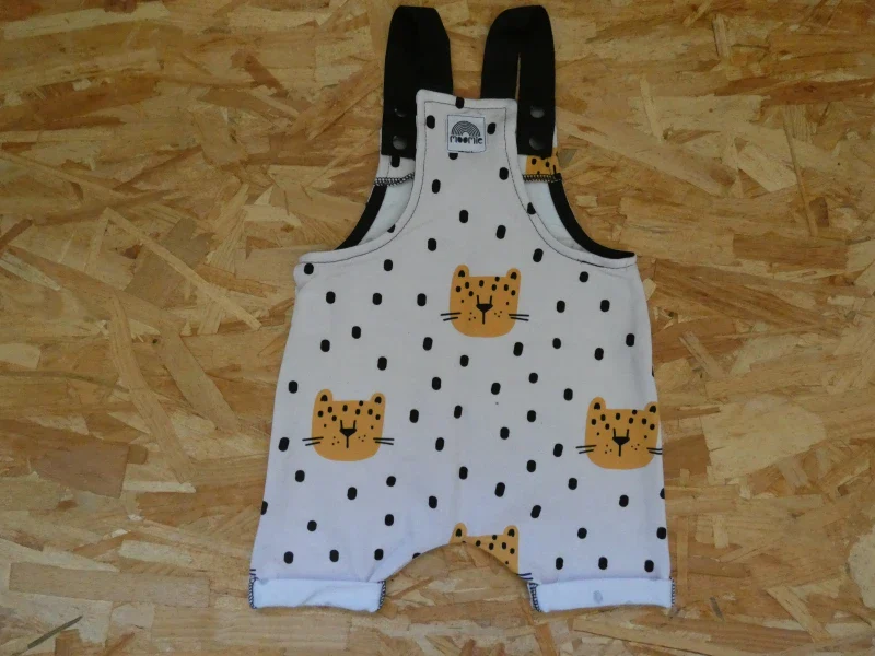 Salopette courte pour bébé en coton bio - Imprimé léopards - Image 4