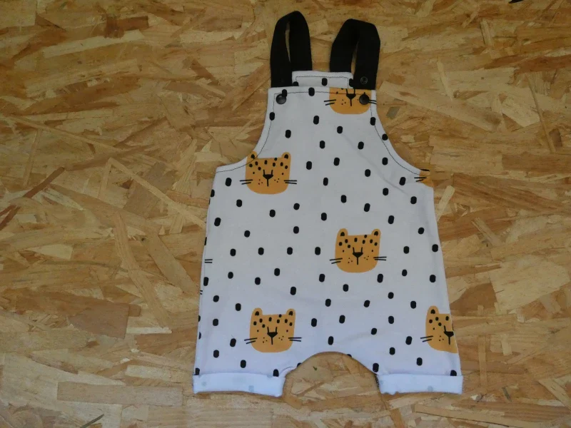 Salopette courte pour bébé en coton bio - Imprimé léopards - Image 6