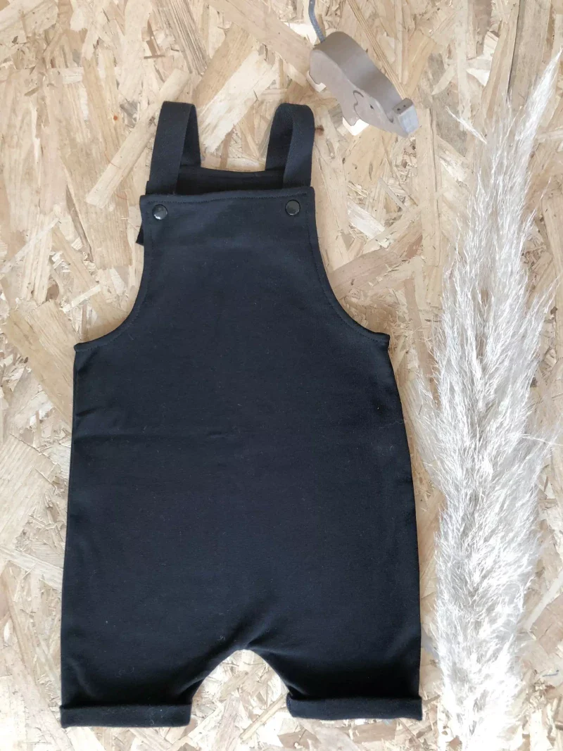 Salopette courte noire en coton bio pour bébé - Image 3