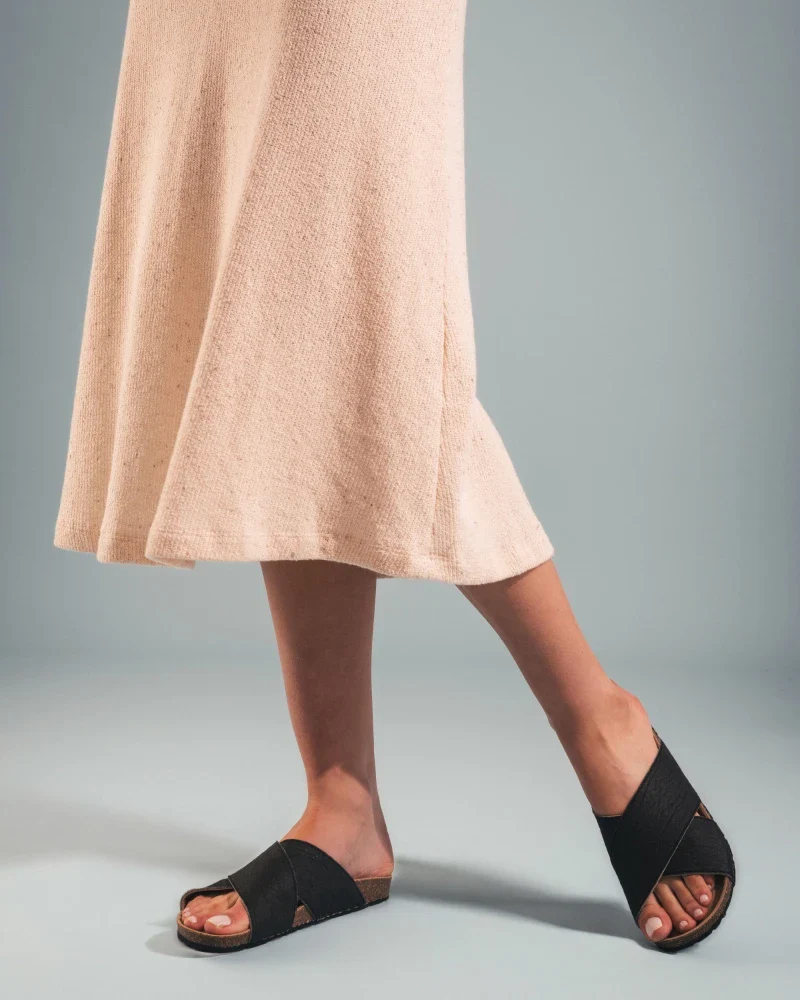 Sandales Vegan noir en Piñatex - Fait Main - Tupai - Image 3