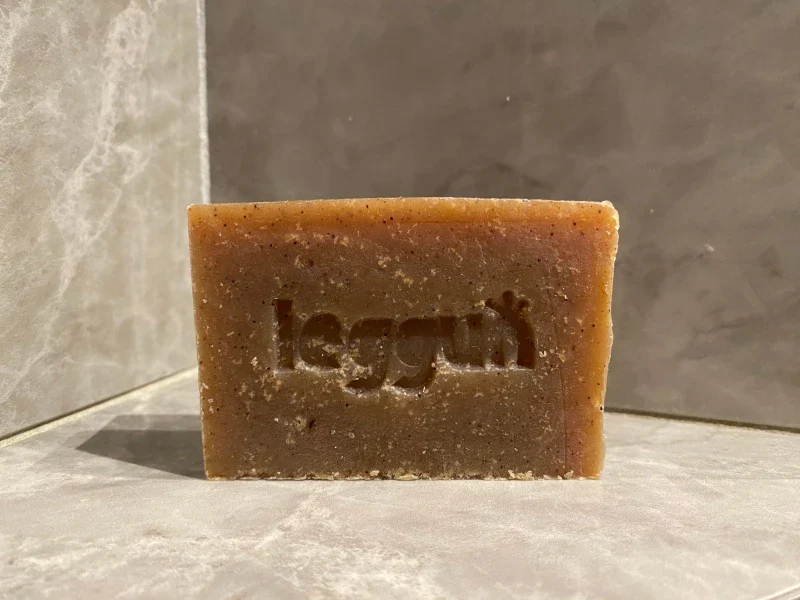 Savon exfoliant à l'abricot biscornu - Image 2