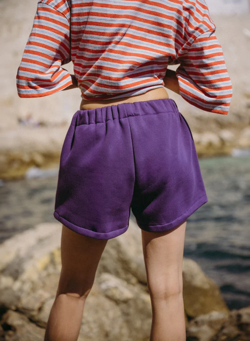 Short en Molleton Violet Intense Fait Main avec Broderie - crépuscule - Image 4
