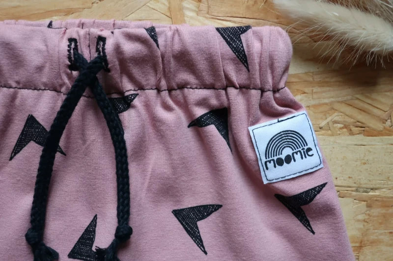 Short Confortable Fait Main en Coton Éco-Responsable - Couleur Ocre ou Rose - Image 5