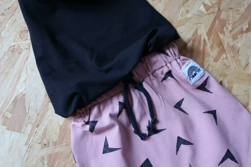 Short Confortable Fait Main en Coton Éco-Responsable - Couleur Ocre ou Rose - Image 9