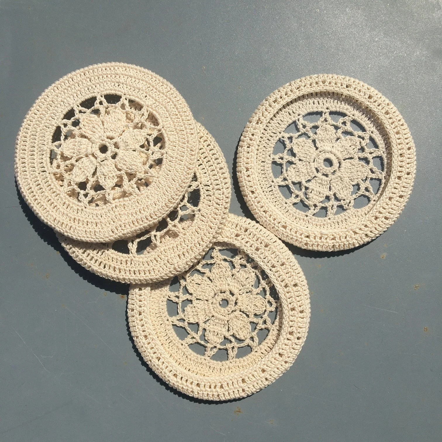 Sous verre en crochet et plexi fait main - Image 3