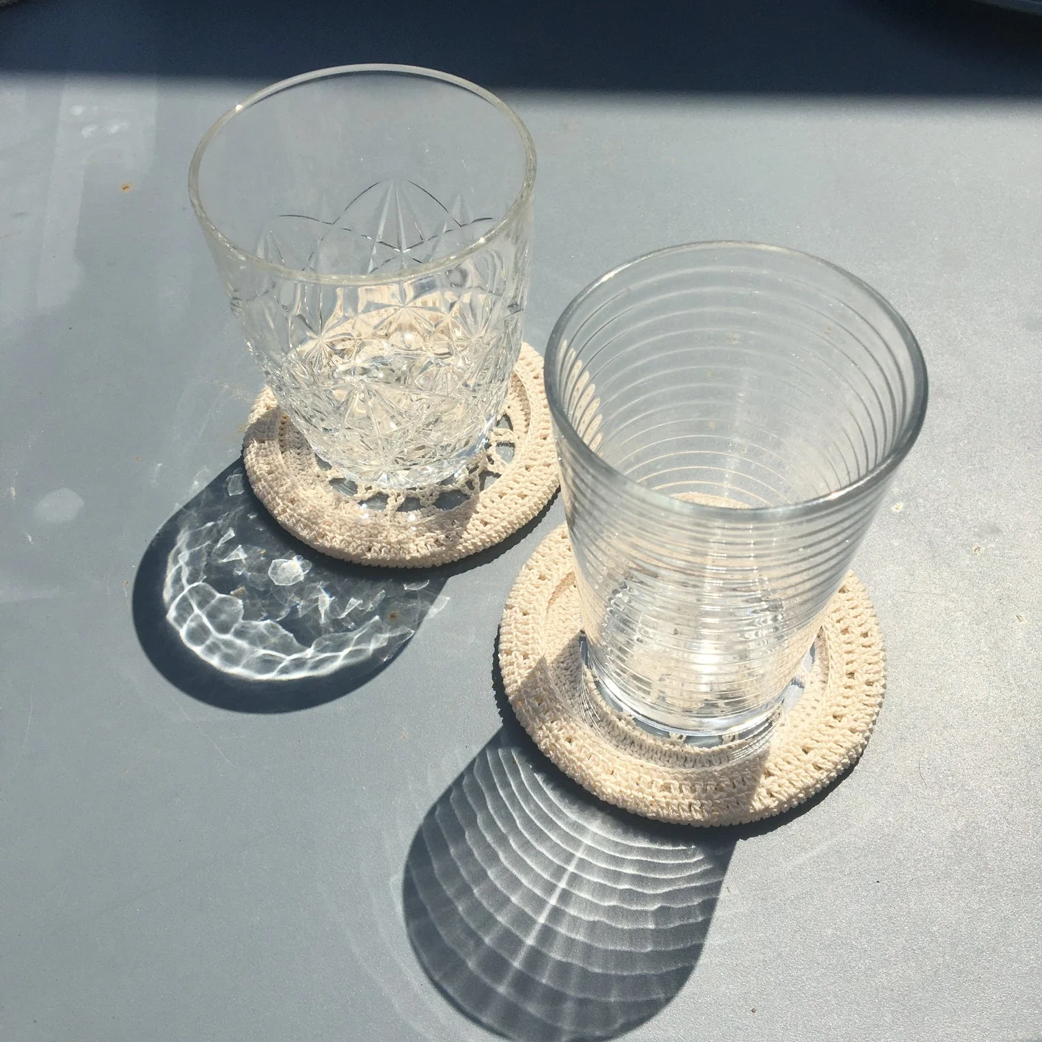 Sous verre en crochet et plexi fait main - Image 4