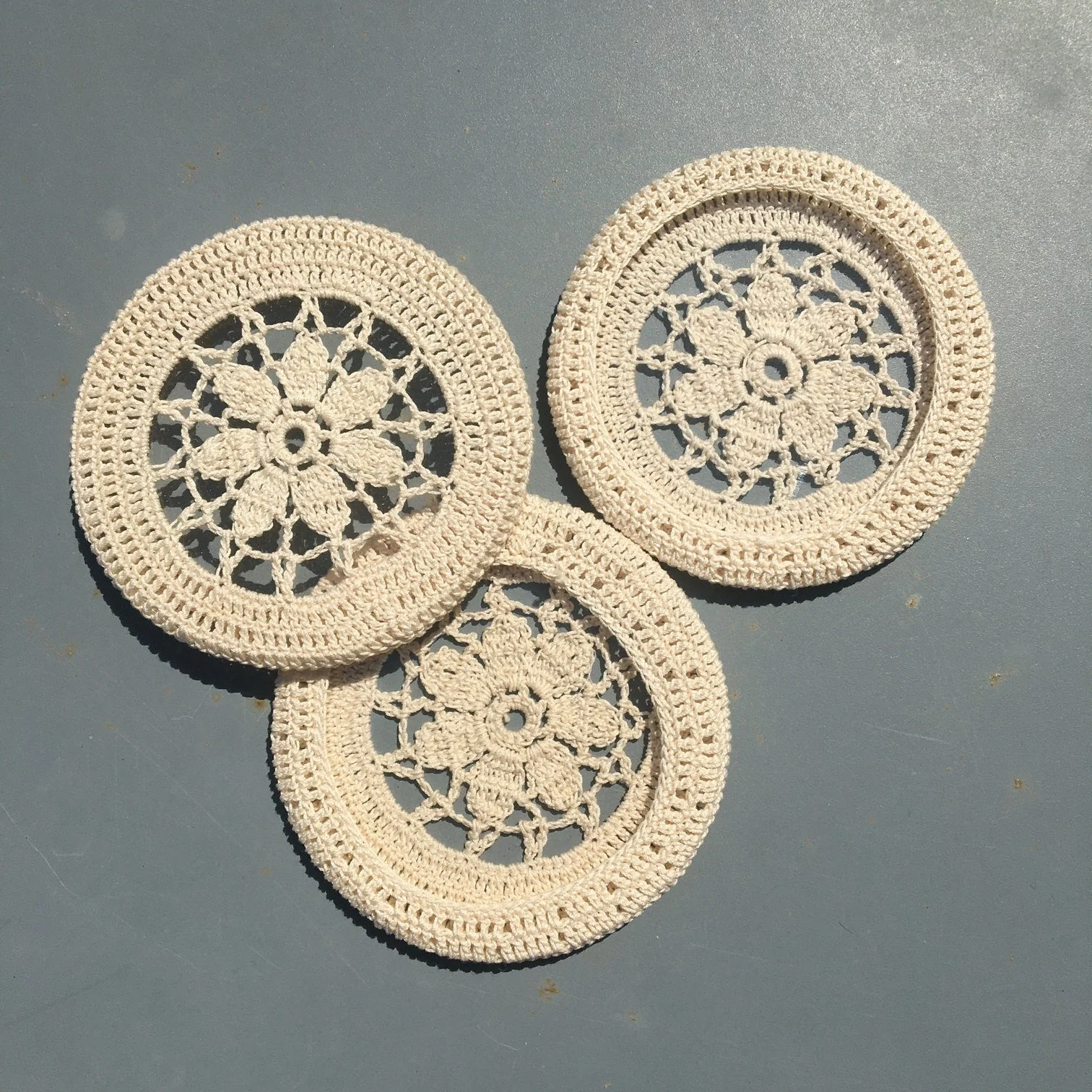Sous verre en crochet et plexi fait main - Image 5