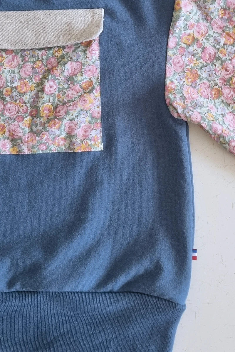 Sweat bleu / fleuri rose fait main - Marguerite - Image 4