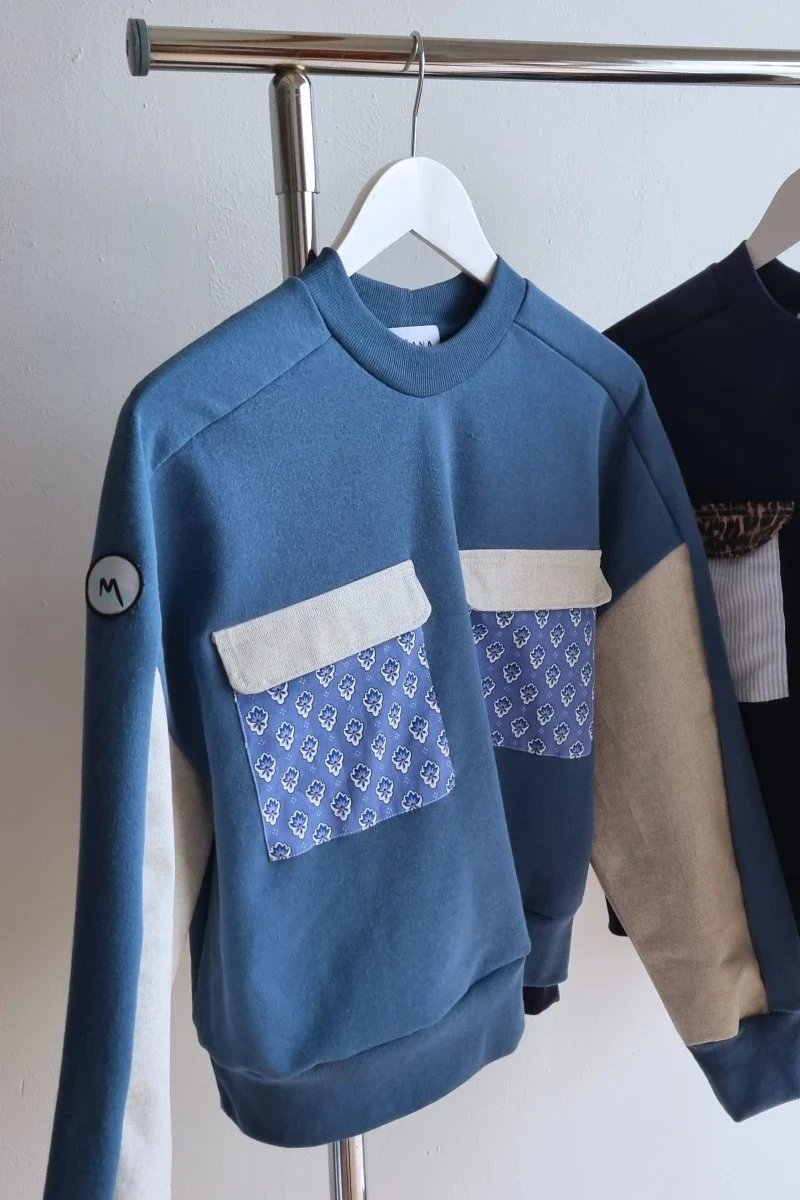 Sweat bleu en tissus recyclés - Marguerite - Image 5