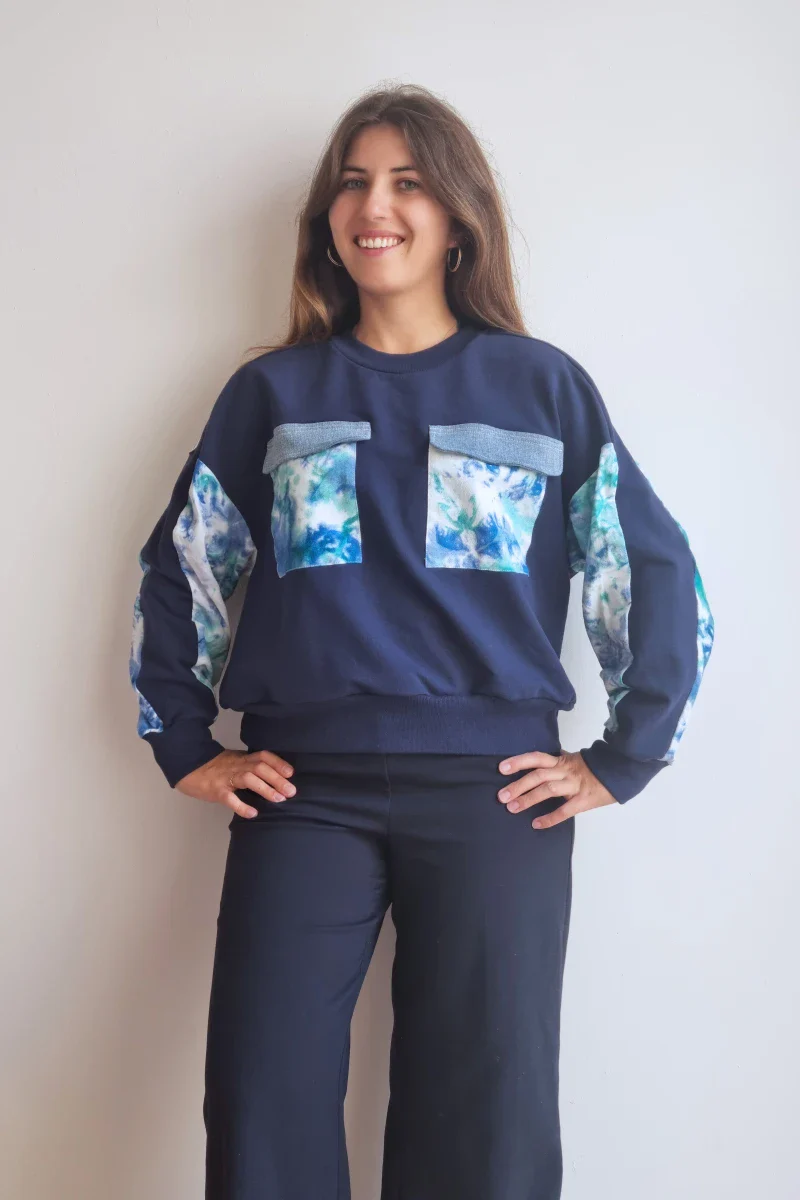 Sweat bleu marine / tie dye fait main - Marguerite - Image 2