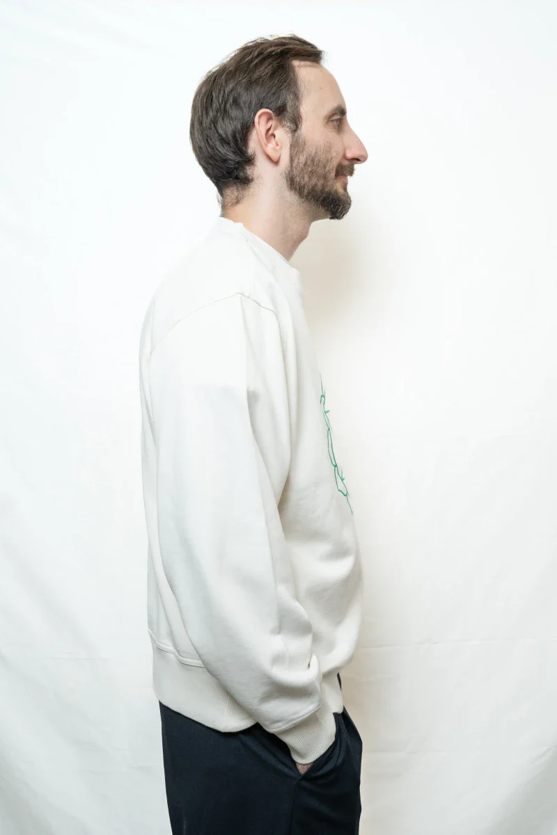 Sweat unisexe en coton bio brodé - Chakra du Coeur - Image 11