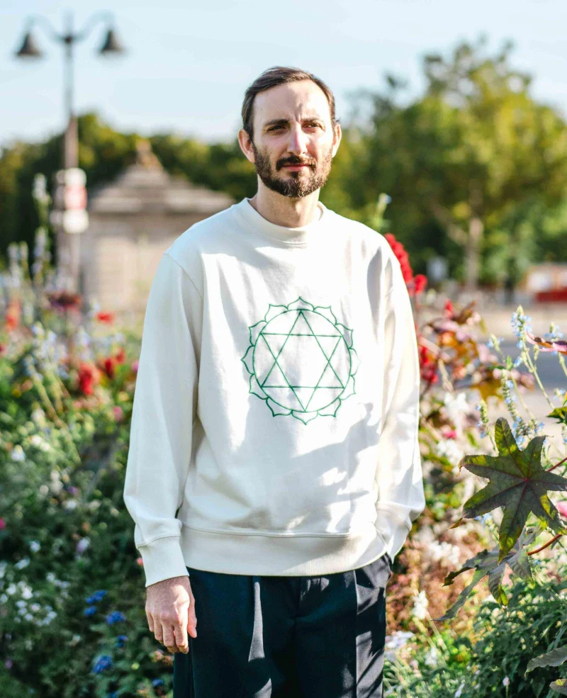 Sweat unisexe en coton bio brodé - Chakra du Coeur - Image 3