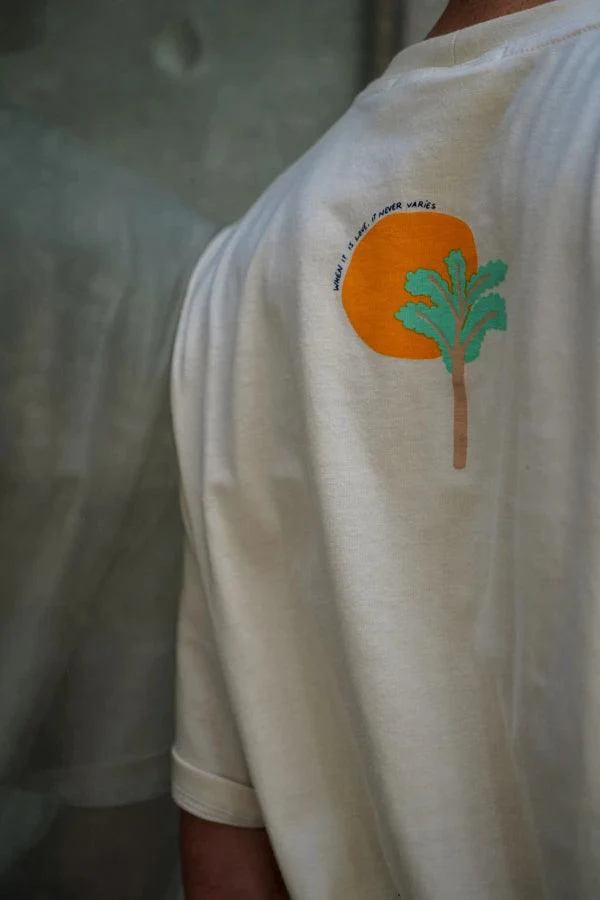 T-shirt beige en coton bio fait main - Dromamour - Image 5