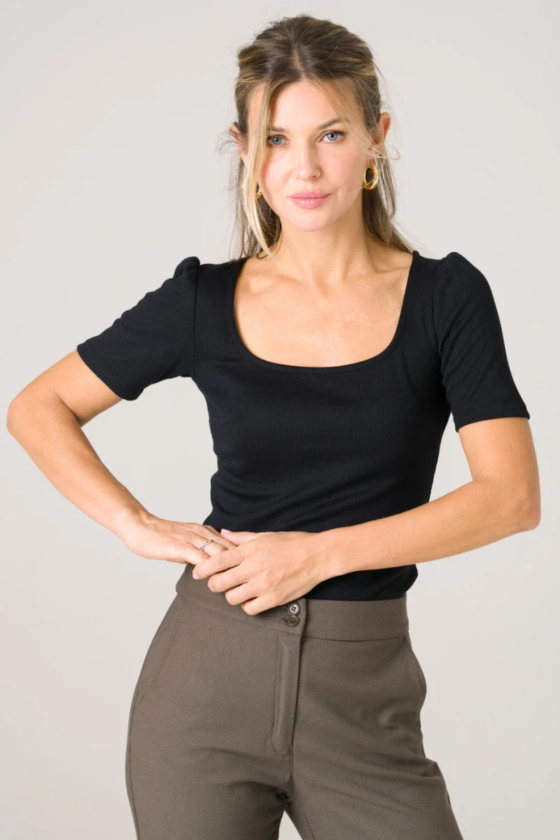 T-shirt col carré noir - Hoya - Image 10