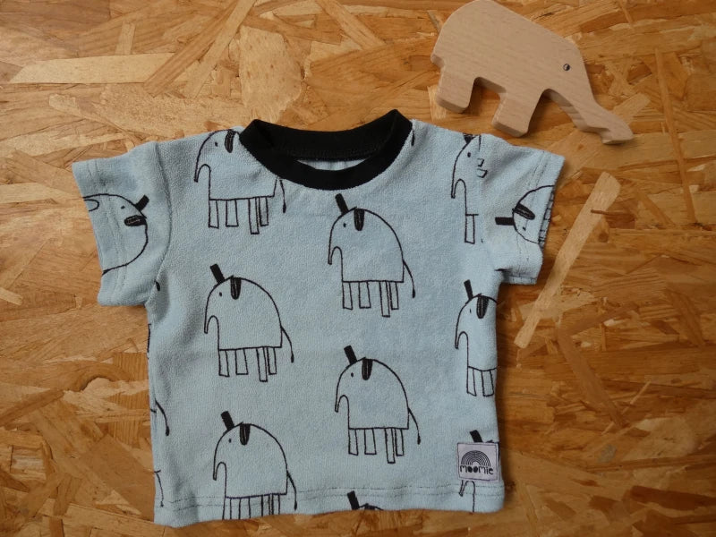 T-shirt en éponge bio, doux et stylé pour l'été - imprimé éléphants - Image 3