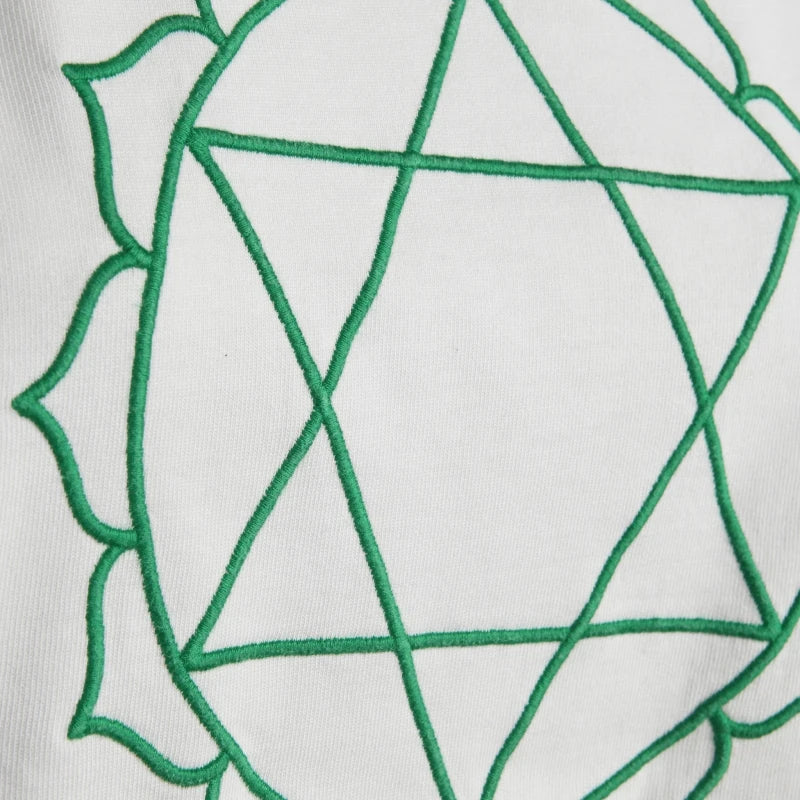 T-shirt unisexe en coton bio brodé - Chakra du coeur - Image 8