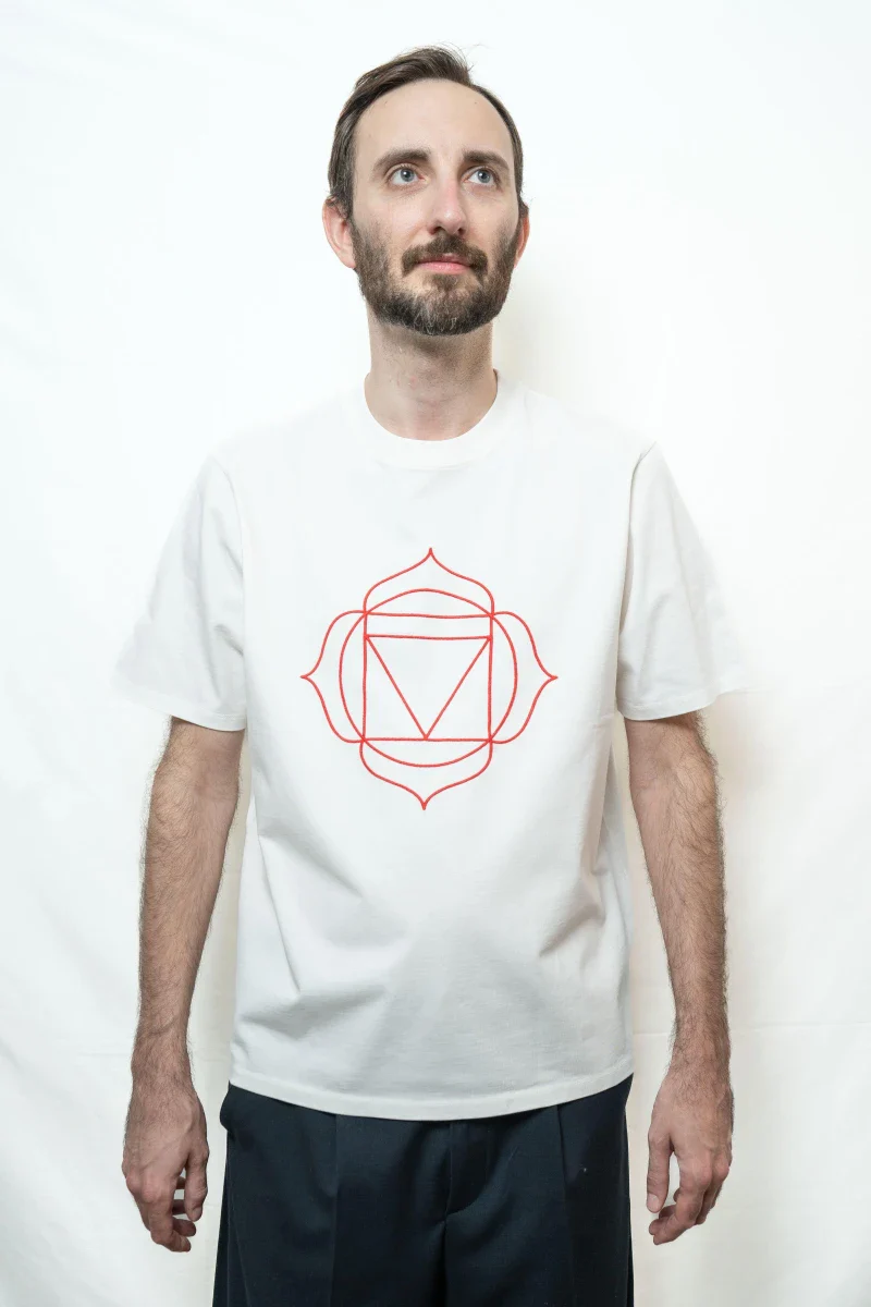 T-shirt unisexe en coton bio - Chakra Racine - Image 15