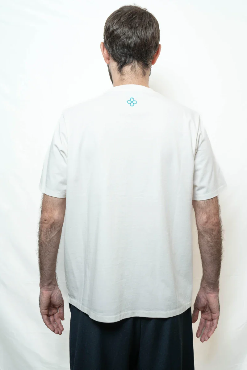 T-shirt unisexe en coton bio - Chakra Racine - Image 17