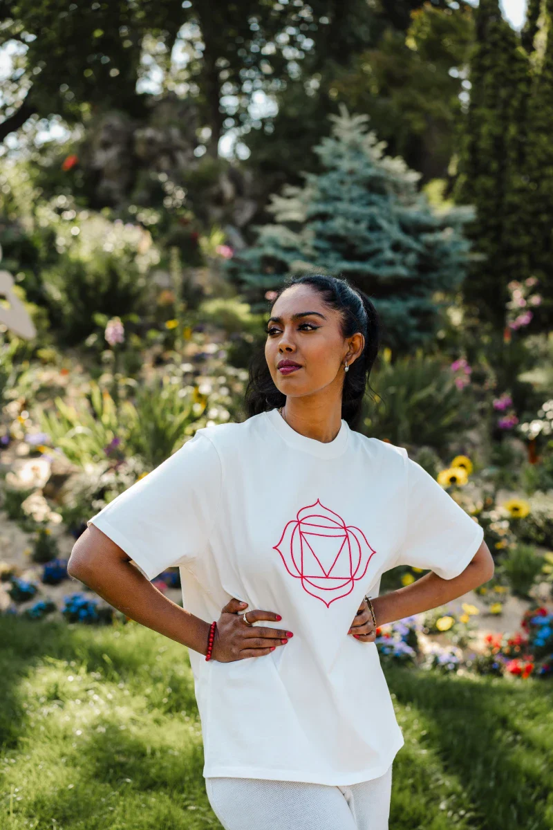 T-shirt unisexe en coton bio - Chakra Racine - Image 2