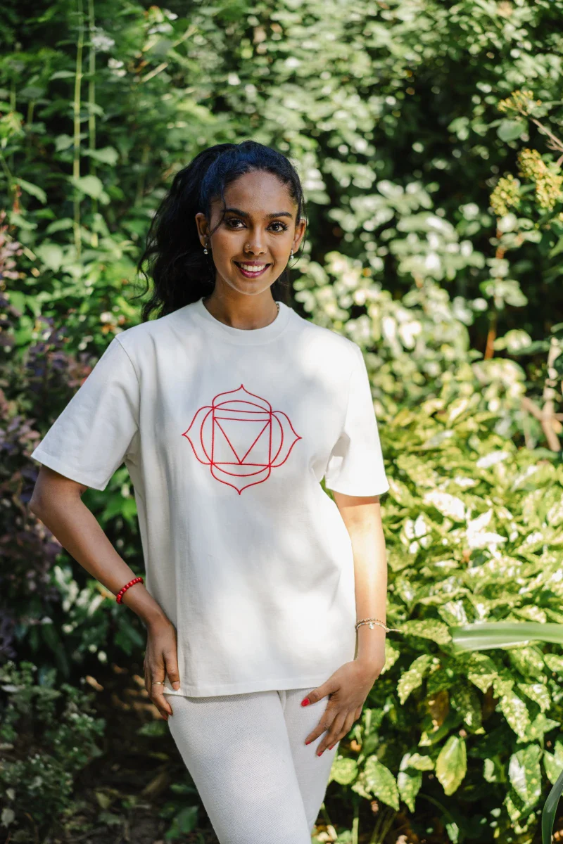 T-shirt unisexe en coton bio - Chakra Racine - Image 3