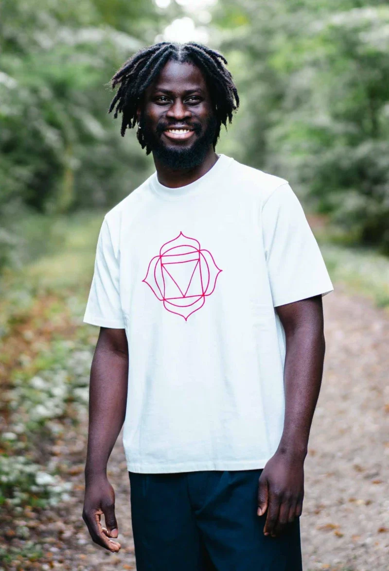 T-shirt unisexe en coton bio - Chakra Racine - Image 4