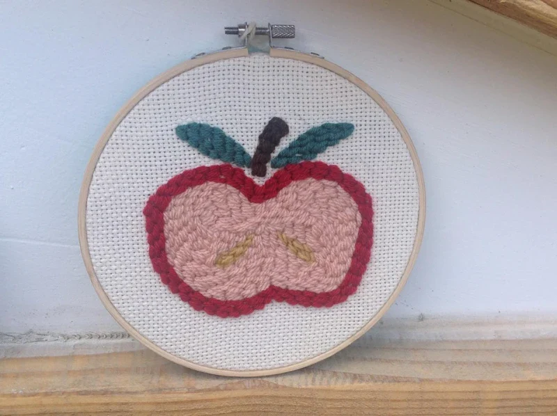 Cadre Pomme "Punch Needle"