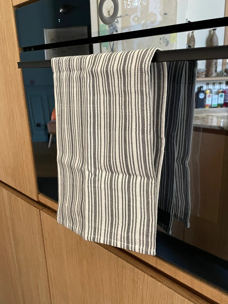 Torchon de cuisine à lignes grises et blanches - Image 2