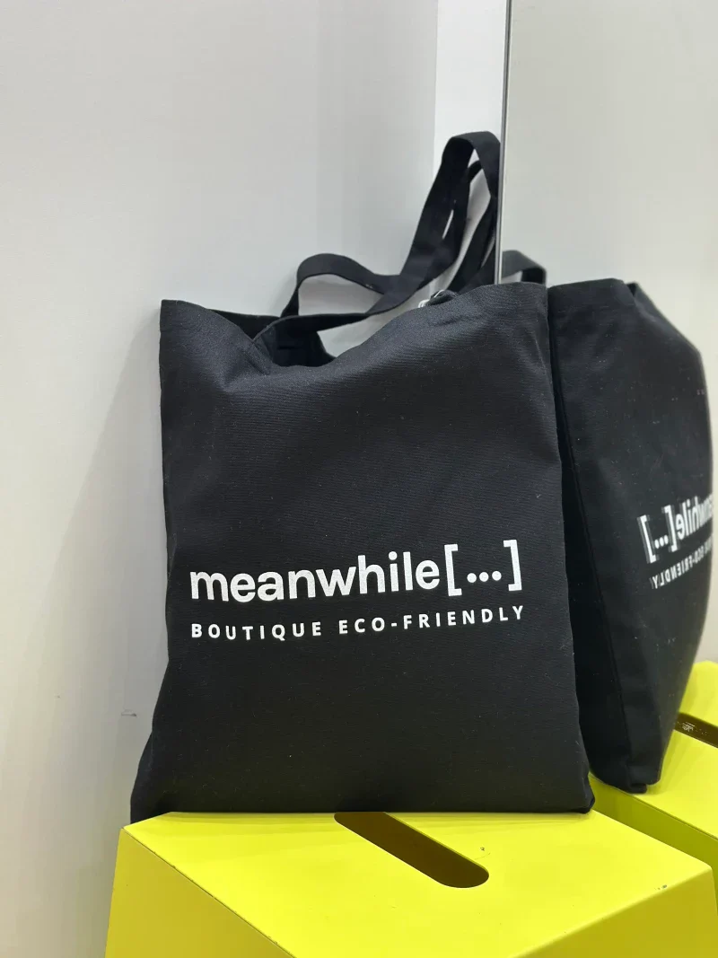 Tote bag en coton bio exclusif de Meanwhile Boutique - 2 coloris - Image 4
