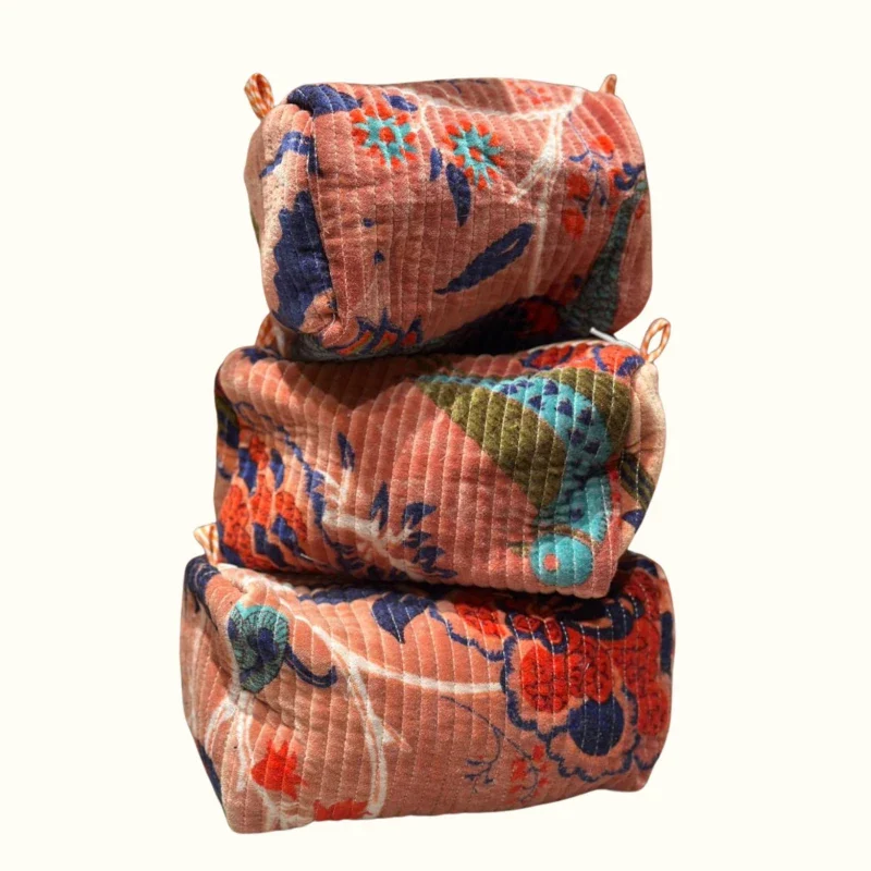 Trousse de toilette marron en velours matelassé - Image 4