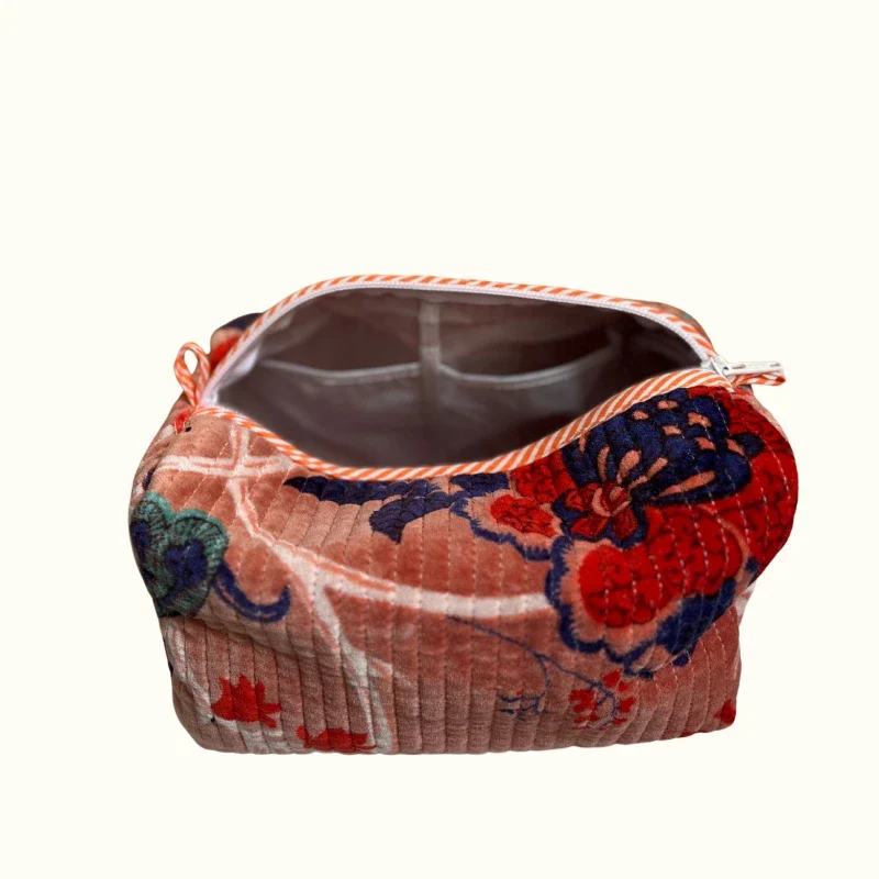 Trousse de toilette marron en velours matelassé - Image 5
