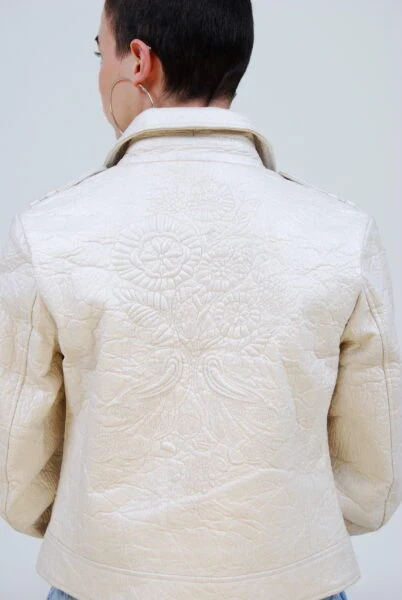 Veste blanche vegan en fibre d'ananas - Image 10