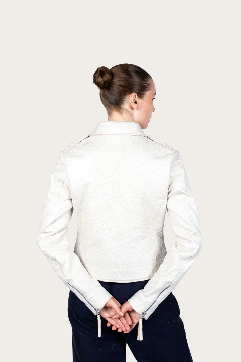 Veste blanche vegan en fibre d'ananas - Image 2