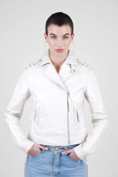 Veste blanche vegan en fibre d'ananas - Image 9