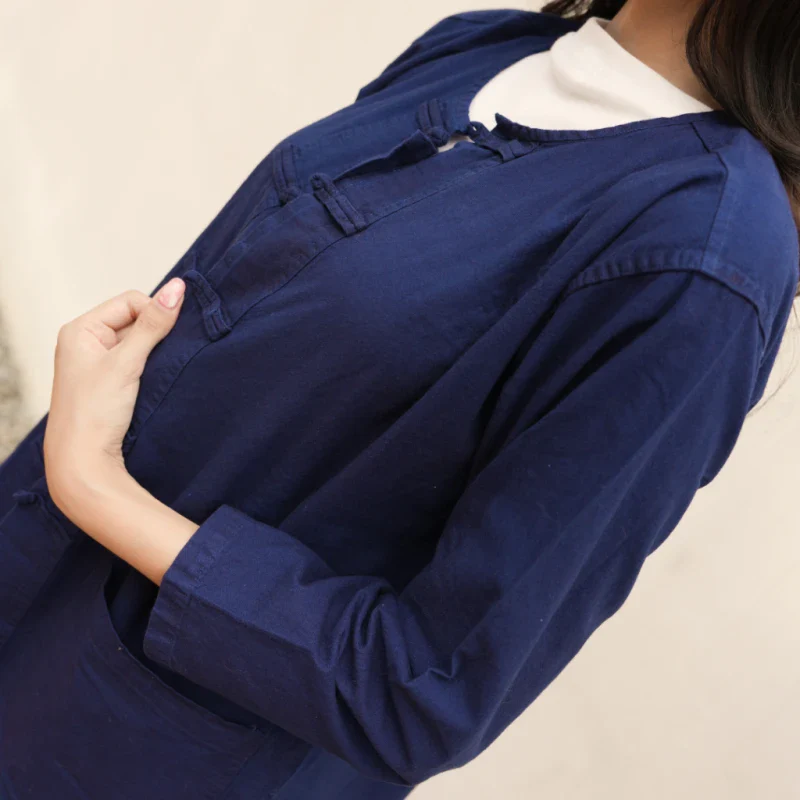 Veste bleue traditionnelle en indigo - Image 3